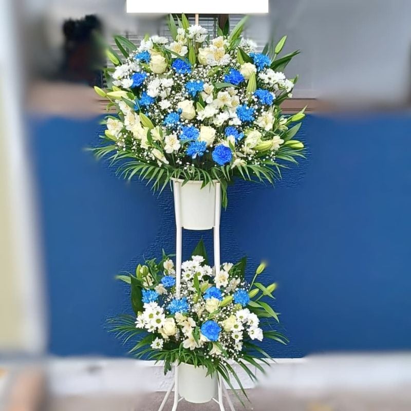 商品サムネイル: とても喜ばれる圧倒的存在感のスタンド花二段　25000円