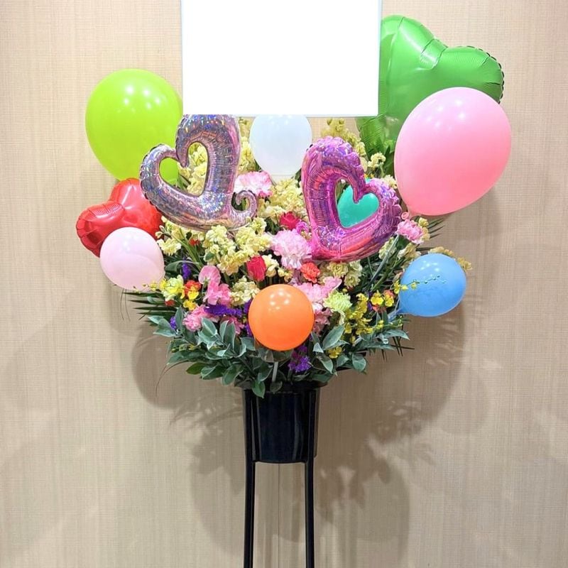 商品サムネイル: 「想いが届く」スリムな形のバルーンスタンド花 1段 17000円