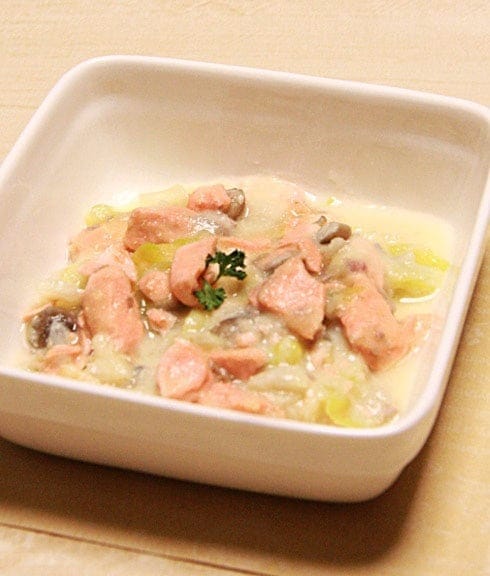 新鮮な鮭を使った 「 サケと豆乳のクリームポタージュ 」 犬用ごはん 猫用ごはん サケとキャベツ、キノコを豆乳でコトコト煮込んだポタージュ 皮膚粘膜 アレルギー 人気 おすすめ