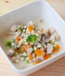 犬用ごはん 猫 低リン 腎臓 「 ブリ と 緑黄色野菜 の ハトムギおじや 」 犬 猫用ごはん 魚 ブリと緑黄色野菜のハトムギ おじやは、低リンご飯で、ブリはリンが低い動物性タンパク源で、腎臓病の子でも安心して食べさせてあげられる理想のタンパク源