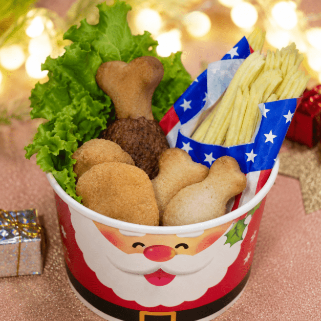 パーティーも盛り上がる！ 「 お肉たっぷりクリスマスバーレル 犬猫用 」 馬肉（赤身）＆ブランド鶏「桜姫」使用｜骨付きお肉とさつまいもポテトの豪華セット｜クリスマスディナーやパーティーにぴったり｜愛犬・愛猫が夢中になるジューシーでボリューム満点の特別ごちそう｜無添加・手作り｜はなとしっぽオリジナル