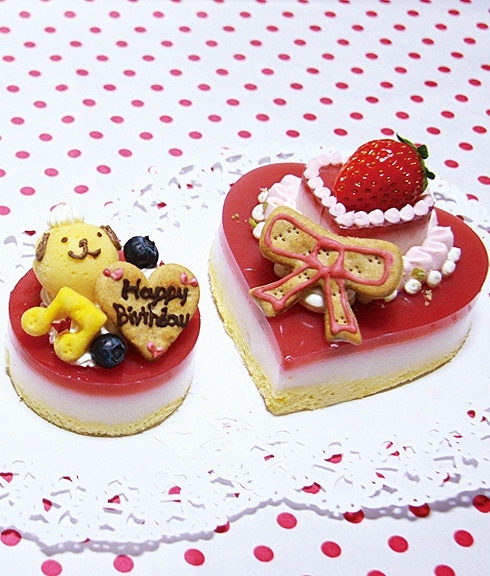 愛犬用レアチーズケーキは、中・大型犬用の『ハッピーピュアチーズ［LOVE］』と小型犬用の『ハッピーピュアチーズ［プチサイズ］』をご用意しております。