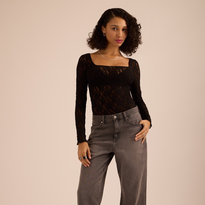 シグニチャー レース スクエア ネック ロング スリーブ トップ (ブラック)