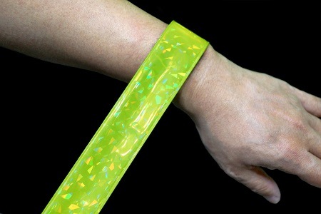 【NEW】　HOWA キラキラ反射リストバンド　お子様にも安心な角丸設計　全10色