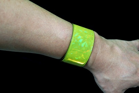 【NEW】　HOWA キラキラ反射リストバンド　お子様にも安心な角丸設計　全10色