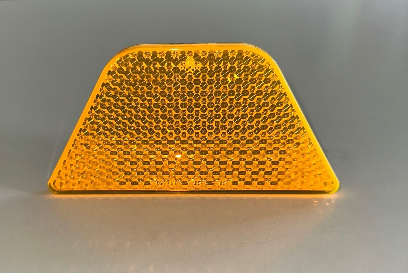 ギリギリくん反射板　狭い場所の安全対策に革命を