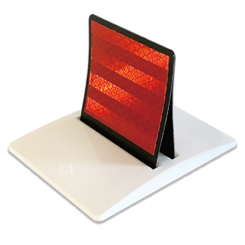 3D立体型＆高輝度反射シート使用で視認性抜群！道路縁石用反射体　ユニマーカー 踏まれても復元！