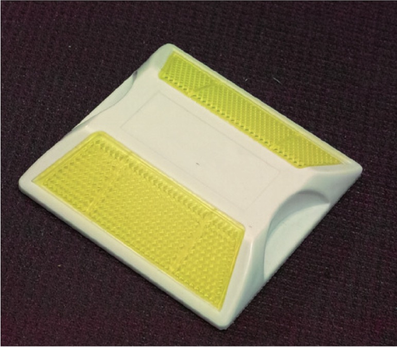 【NEW】 道路 縁石鋲　ライトニング HCB-115　本体白色　反射色パターン×5種類