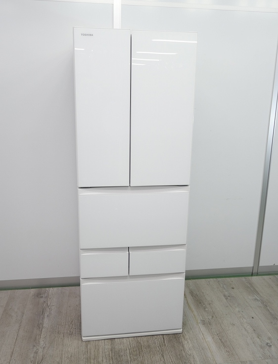 東芝製6ドア/2023年式/462L/ノンフロン冷蔵冷凍庫/GR-U460FK(EW