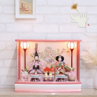 雛人形 工房天祥 小芥子親王 ピンク 白 パノラマ アクリル ケース飾り 横幅43cm