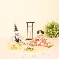 雛人形 ぷり姫 親王飾り 柳親王くす玉付き飾り お盆飾り 横幅40cm