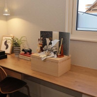 五月人形 工房天祥 収納飾り 兜 純プラチナ箔押し8号 竹雀之兜 水色絲縅 奈良春日大社所蔵模写 横幅38cm