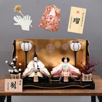 雛人形 めぐし雛 三五親王 ちりめん衣装 ピンク 黄色 パステルカラー 華紋金屏風 初節句 横幅68cm