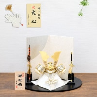 五月人形 7号兜 選べる3種 ゴールド シルバー ブロンズ お盆飾り 弓太刀付き 横幅40cm