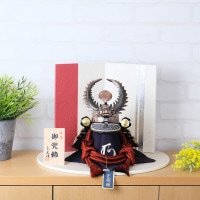 五月人形 兜飾り人気の武将13号兜 徳川 伊達 上杉 武田 直江 カラーライン二曲屏風飾り 赤 紺 水色 グリーン 横幅40cm