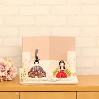 雛人形 木目込み マール 親王飾り ピンク・白 二曲屏風 ティピシリーズ 横幅30cm