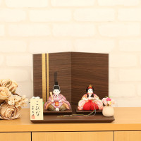 雛人形 木目込み マール 親王飾り 二曲屏風 木目ブラウン ティピシリーズ 横幅30cm
