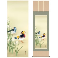 掛け軸 床の間 モダン 和風 尺五 花鳥掛軸 冬掛 鴛鴦 高見 蘭石 三美会 約54.5cm 190cm 洛彩緞子本表装 筋廻仕様 10年間保証 収納箱 防虫香 風鎮 付き 複製画 1/15以降順次発送