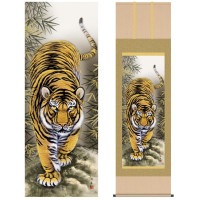 掛け軸 床の間 モダン 和風 尺五 縁起画掛軸 猛虎図 上村 修香 清瀧会 約54.5cm 190cm 洛彩緞子本表装 10年間保証 収納箱 防虫香 風鎮 付き 1/15以降順次発送