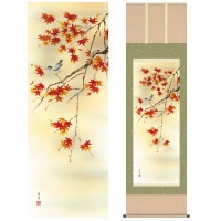 掛け軸 床の間 モダン 和風 尺五 花鳥掛軸 四季花鳥 四季競艶 秋 紅葉に小鳥 北山 歩生 三美会 約54.5cm 190cm 洛彩緞子本表装 10年間保証 収納箱 防虫香 風鎮 付き 1/15以降順次発送