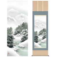掛け軸 床の間 モダン 和風 尺五 山水画掛軸 四季山水 四季憧憬 冬 寒厳冬景 伊藤 渓山 三美会 約54.5cm 190cm 洛彩緞子本表装 10年間保証 収納箱 防虫香 風鎮 付き 1/15以降順次発送