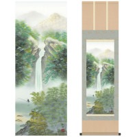 掛け軸 床の間 モダン 和風 尺三 山水画掛軸 四季山水 四季幽厳 夏 新緑清瀧 田口 紅洋 幸洋会 約44.5 164cm 洛彩緞子本表装 10年間保証   収納箱 防虫香 風鎮 付き 1/15以降順次発送