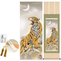 掛け軸 床の間 モダン 和風 猛虎 北条裕華 洛彩緞子本表装 約44.5 164cm 新絹本 10年間保証   収納箱 防虫香 風鎮 付き 1/15以降順次発送