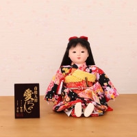 市松人形 齊藤公司作 8号 愛ちゃん ちりめん 8b-67d-aid-z 横幅26cm