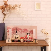 雛人形 宴桜  親王飾り 木製台ピンク和紙屏風 横幅55cm