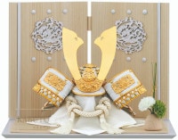 2024年 宝童新作 コンパクト 五月人形 兜飾り 平飾り 中鍬兜(アイボリー) 8号