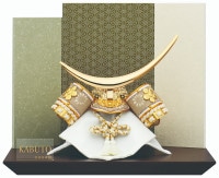 2024年 宝童新作 コンパクト 五月人形 兜飾り 平飾り 白金白伊達兜 8号