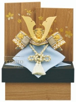 2024年 宝童新作 コンパクト 五月人形 兜飾り 収納飾り 白金印伝中鍬兜 5号