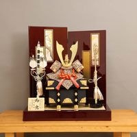 五月人形 13号長鍬龍頭ゴールド兜 龍村美術織物 金 赤 白 彫金二曲塗り屏風セット 横幅70cm