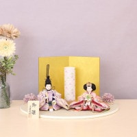 雛人形 コンパクト ひな人形 親王飾り 柳親王 ピンク 薄紫 パステルカラー かわいい おしゃれ  北欧風 ひな人形 小さい 横幅40cm パステルカラー 金屏風 お祝い 初節句 ひな祭り 桃の節句 ティピシリーズ