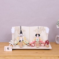 雛人形 ひな人形 コンパクト 親王飾り 芥子親王 横幅50cm 愛ぐし 正絹 丹後ちりめん 加賀蒔絵高岡塗り台屏風 高級雛人形 初節句 お祝い 桃の節句 ひな祭り