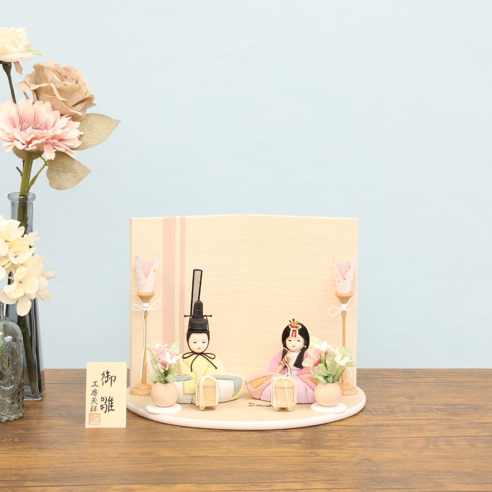 雛人形 コンパクト 木目込み雛人形 ひらり 親王飾り ピンク 白 パステルカラー モスグリーン イエロー 横幅27cm ひな人形 かわいい おしゃれ 木目込みひな人形 小さい お祝い 初節句 ひな祭り 桃の節句