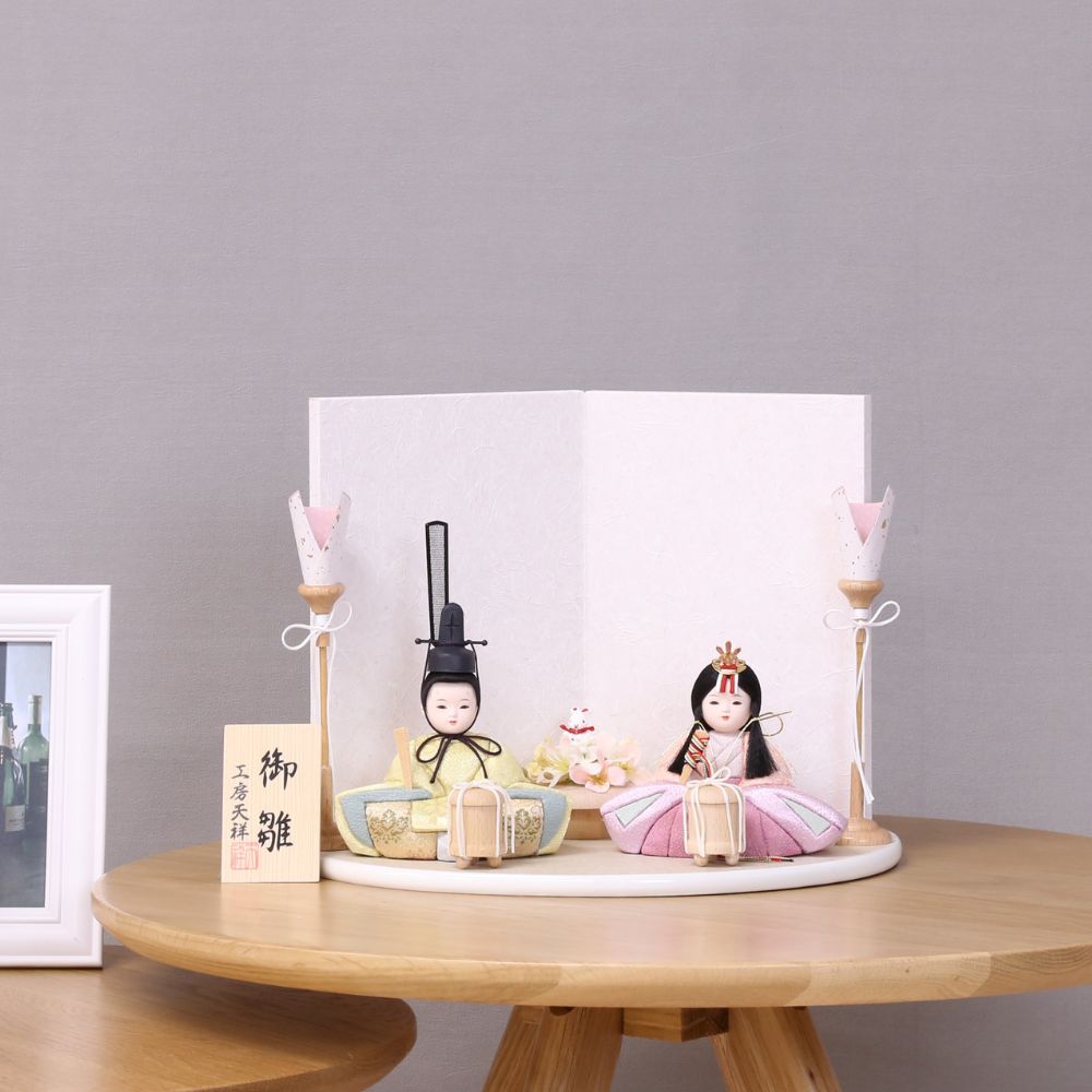 雛人形 コンパクト 横幅27cm ひな人形 木目込み雛人形 親王飾り ひらり かわいい おしゃれ インテリア 北欧風 モダン 木目込みひな人形 小さい お祝い 初節句 ひな祭り 桃の節句