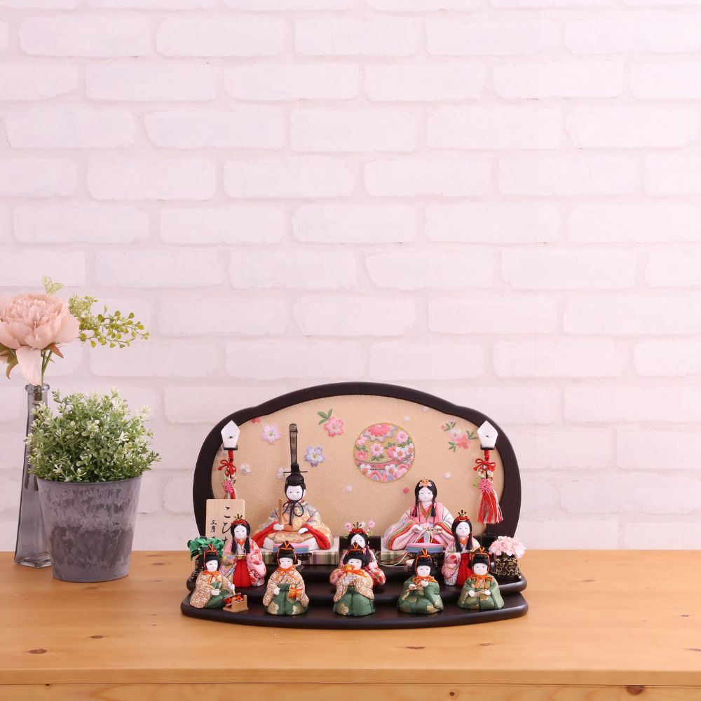 雛人形 ひな人形 コンパクト 横幅40cm 木目込み雛人形 木目込みひな人形こひな くるみ三段飾り 十人飾り 10人 飾り 刺繍屏風 おしゃれ かわいい 小さい 北欧風 人気 黒 ピンク パステルカラー 緑 初節句 お祝い 女の子 桃の節句 ひな祭り