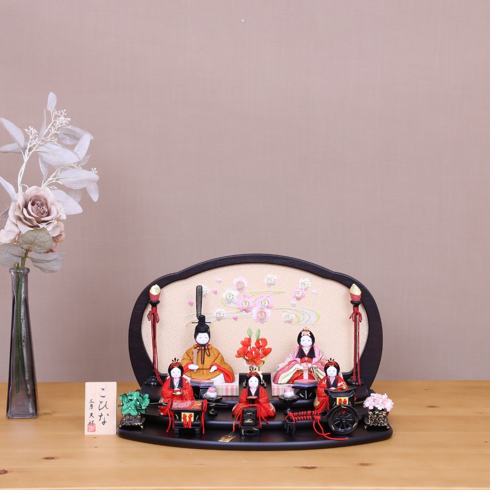 雛人形 ひな人形 コンパクト 横幅40cm 木目込み雛人形 木目込みひな人形こひな くるみ三段飾り 五人飾り 5人 飾り 刺繍屏風 おしゃれ かわいい 小さい 北欧風 人気 黒 赤 初節句 お祝い 女の子 桃の節句 ひな祭り