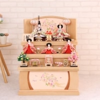 雛人形 ひな人形 コンパクト 木目 三段飾り 収納タイプ 宴桜 芥子親王小芥子三人官女 三段収納飾り 五人飾り 木製三段飾り 収納型 白 ピンク 工房天祥オリジナル おしゃれ かわいい インテリア 初節句 お祝い 桃の節句