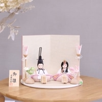 雛人形 コンパクト 横幅27cm ひな人形 木目込み雛人形 親王飾り ひらり かわいい おしゃれ インテリア 北欧風 モダン 木目込みひな人形 紫 ピンク パステルカラー 小さい お祝い 初節句 ひな祭り 桃の節句