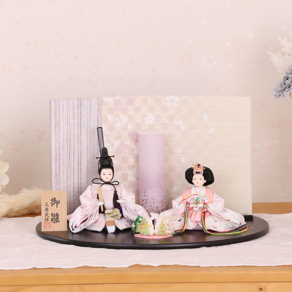 雛人形 ひな人形 コンパクト 横幅40cm 親王飾り はるる 柳親王 ラベンダー 薄ピンク紫 白 ピンク パステルカラー おしゃれ かわいい インテリア 初節句 お祝い ひな祭り 桃の節句