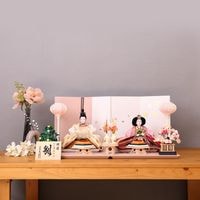 雛人形 ひな人形 親王飾り 三五親王 愛ぐし 正絹 丹後ちりめん ベージュ ピンク 金銀箔押し桜屏風 かわいい おしゃれ モダン インテリア 北欧風 高級雛人形 初節句 お祝い 桃の節句 ひな祭り