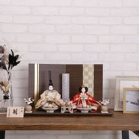 雛人形 ひな人形 宴桜 コンパクト 芥子親王飾り おしゃれ モダン インテリア 木目調二曲屏風 横幅50cm 初節句 女の子 お祝い 桃の節句 ひな祭り