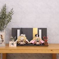 雛人形 ひな人形 親王飾り 三五親王 愛ぐし 正絹 丹後ちりめん 山吹茶 グレー 流糸黒屏風 横幅60cm かわいい おしゃれ モダン インテリア 高級雛人形 初節句 お祝い 桃の節句 ひな祭り