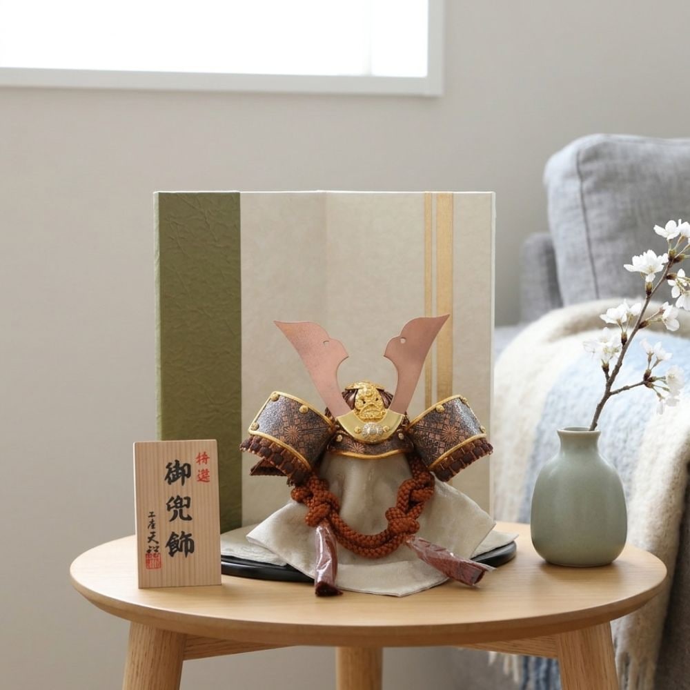 五月人形 コンパクト 漆合わせ彫金吹返し 7号兜 兜飾り 横幅27cm おしゃれ 北欧風 モダン インテリア ブロンズ グリーン ゴールド 男の子 初節句 お祝い 端午の節句 こどもの日
