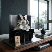 五月人形 兜 兜飾り コンパクト 人気 兜 7号兜 横幅42.5cm おしゃれ モダン インテリア かっこいい シルバー 銀 白 二曲屏風 初節句 お祝い 男の子 端午の節句 こどもの日