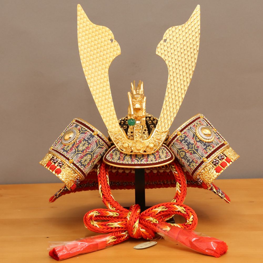 かぶとかざり 五月人形 兜 兜飾り 大鍬13号兜 龍村美術織物 赤 ゴールド 金