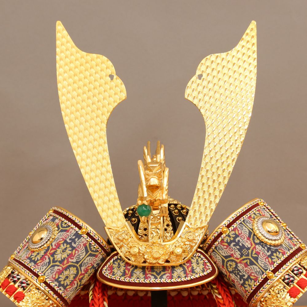 五月人形 兜 兜飾り 大鍬13号兜 龍村美術織物 赤 ゴールド 金屏風