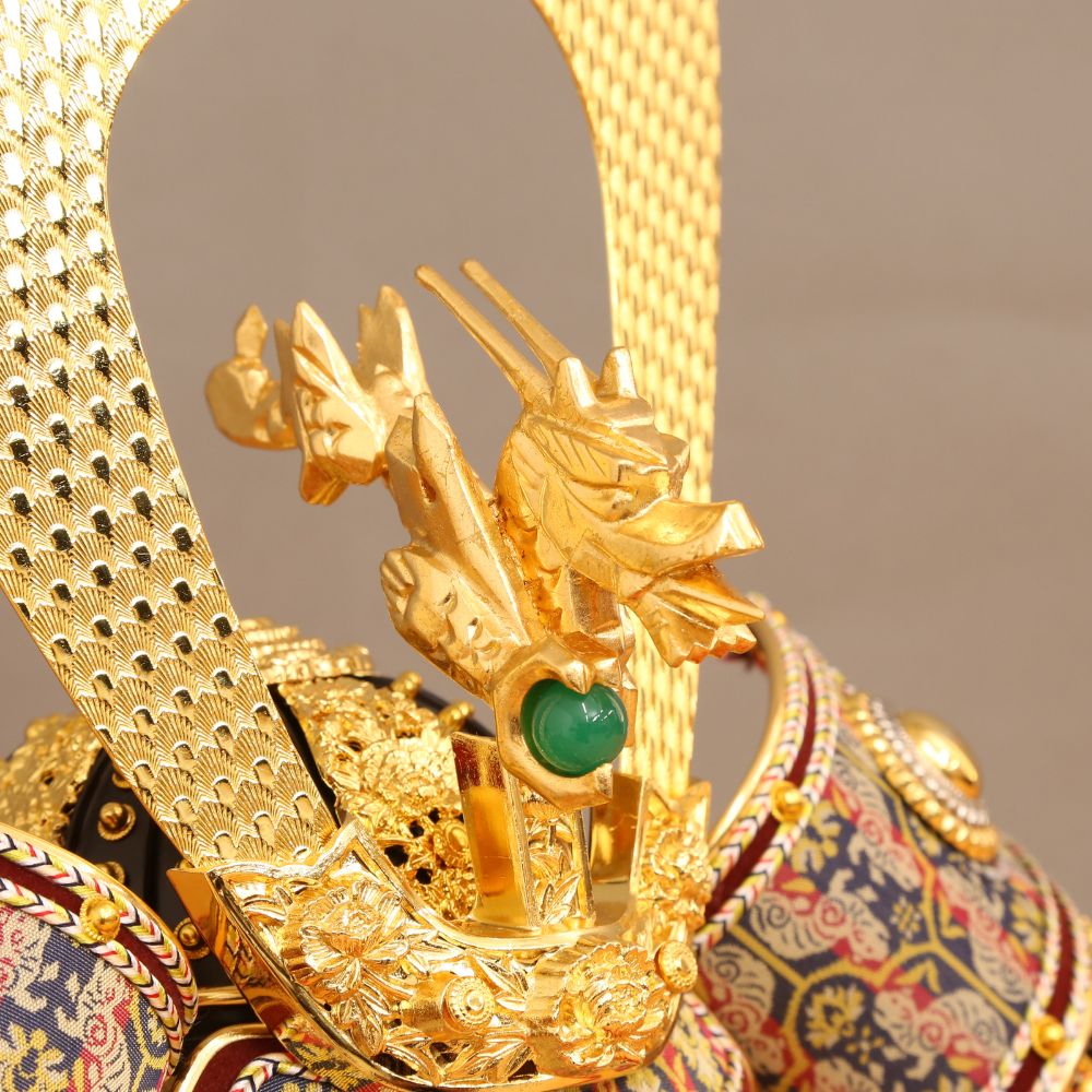 五月人形 兜 兜飾り 大鍬13号兜 龍村美術織物 赤 ゴールド 金屏風